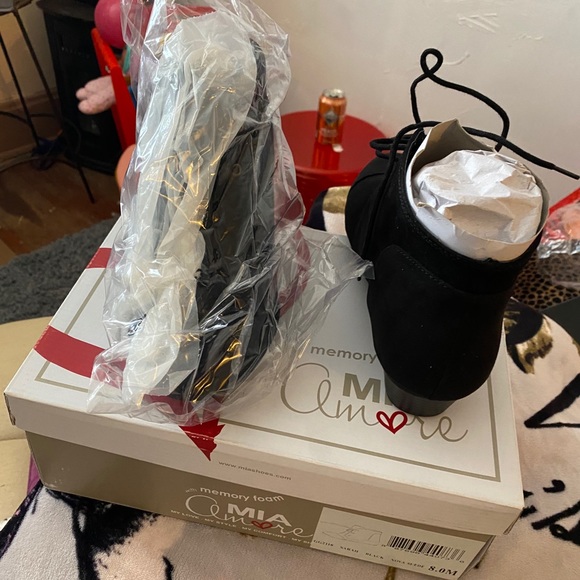 Mia memory foam ankle boot! Black - Size 8.0M - Picture 2 of 5